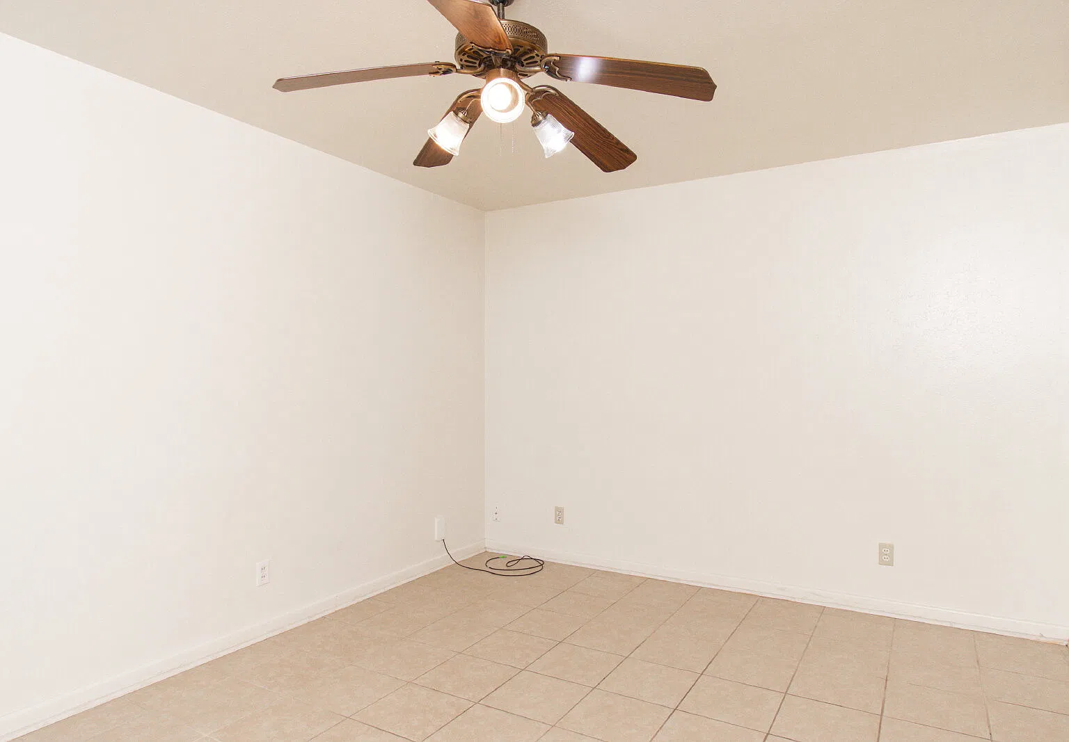 3 bed, 2.0 bath, 1320 sqft, $1,100 — Photo 2