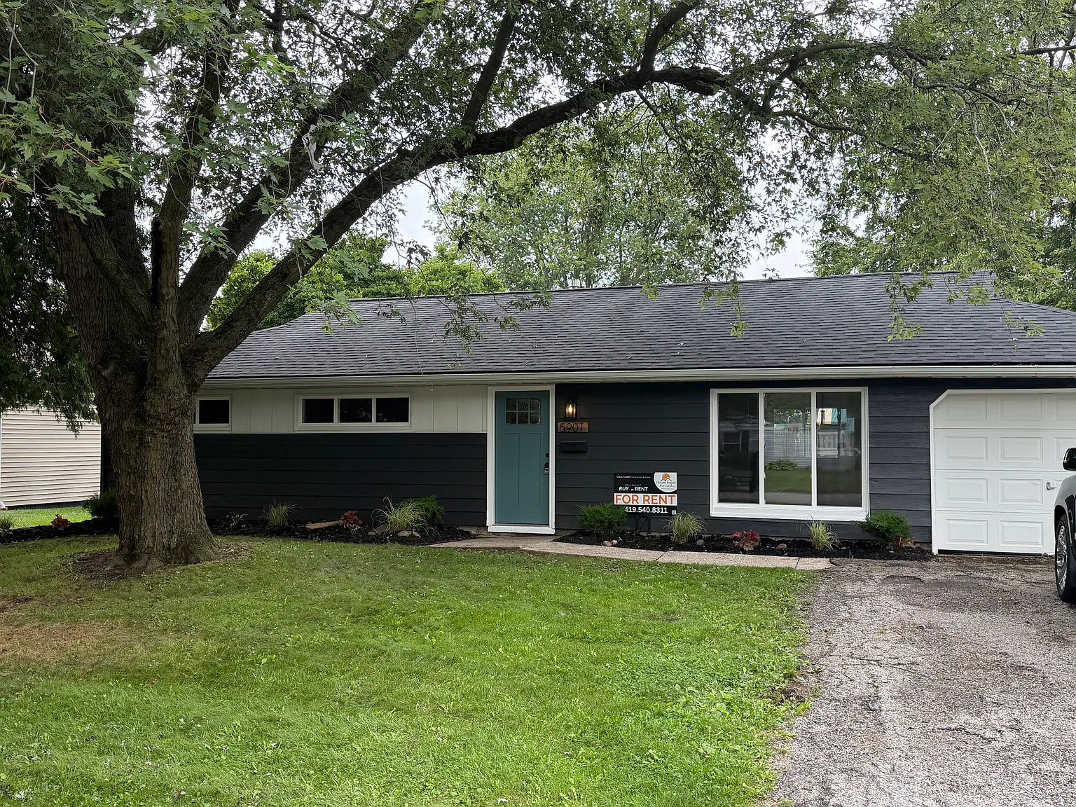 3 bed, 1374 sqft, $1,850 — Photo 2