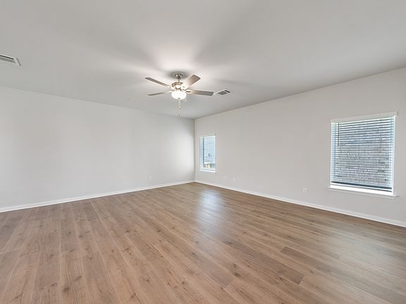 4th image of 916 Camelia Grove Ct