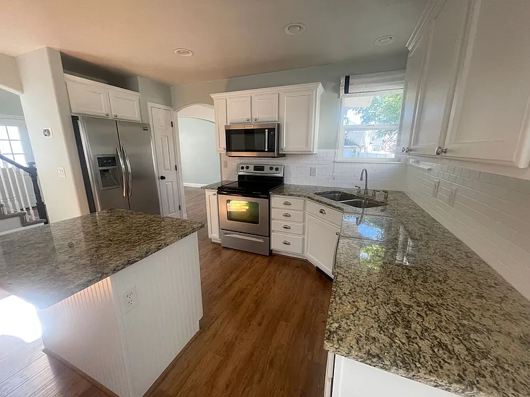 953 N Kings Crossing Dr — Photo 2