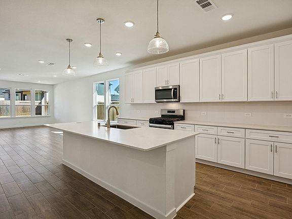 4th image of 211 Prairie Ridge Ln