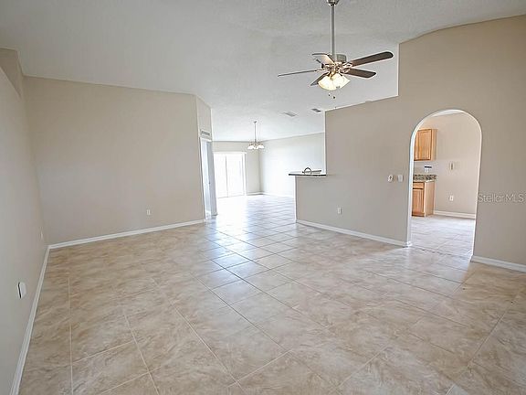 4th image of 2139 Sandridge Cir