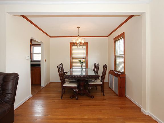 3rd image of 531 Henry St