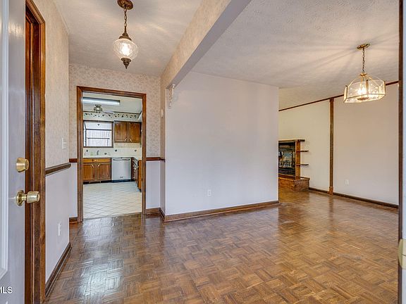 4th image of 404 Fernwood Dr