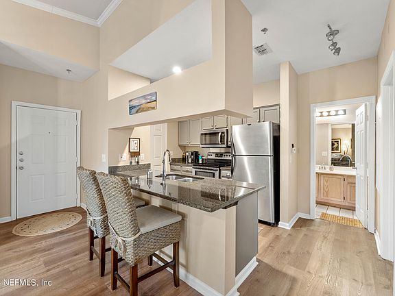 5th image of 180 VERACRUZ Drive #233