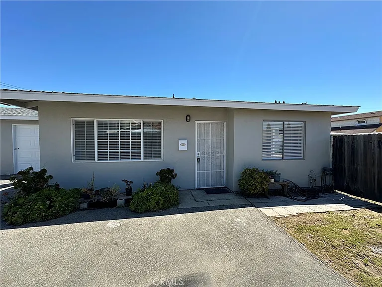 4754 Grace Ave — Photo 2