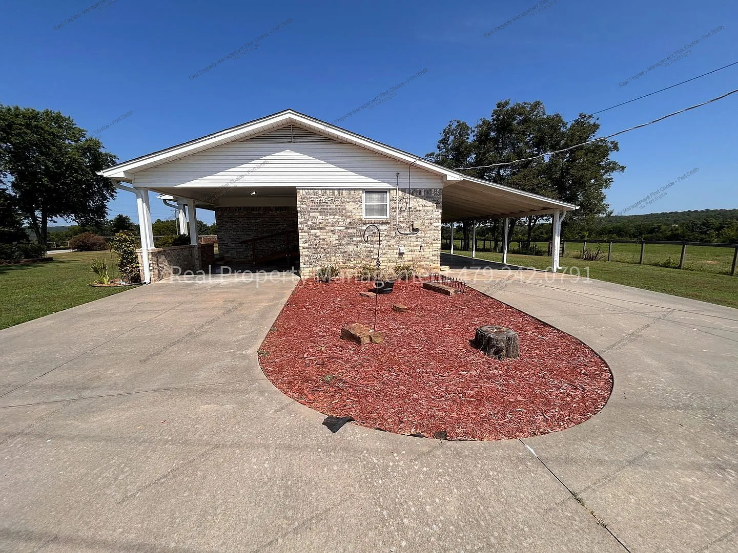 3 bed, 2.0 bath, 1526 sqft, $1,300 — Photo 3