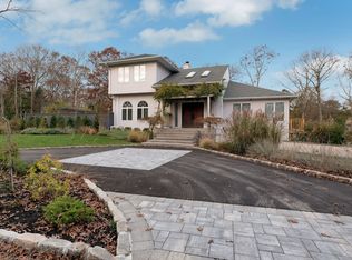 35 Bay Ave W, Hampton Bays, NY 11946