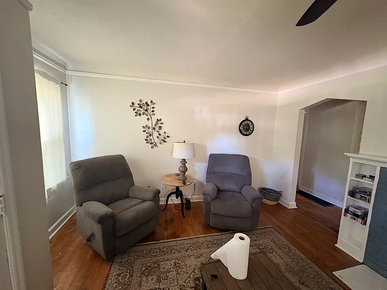 827 SW Hedgewood Ave — Photo 2