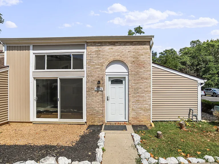1523 Kensington Dr — Photo 14