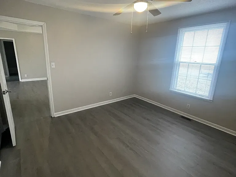 711 Shelton Cir — Photo 9