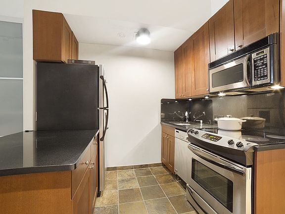 5th image of 15 Waverly Pl #3K
