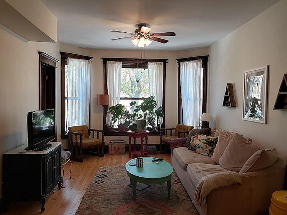 3rd image of 2016 N Kedzie Avenue # Second Floor