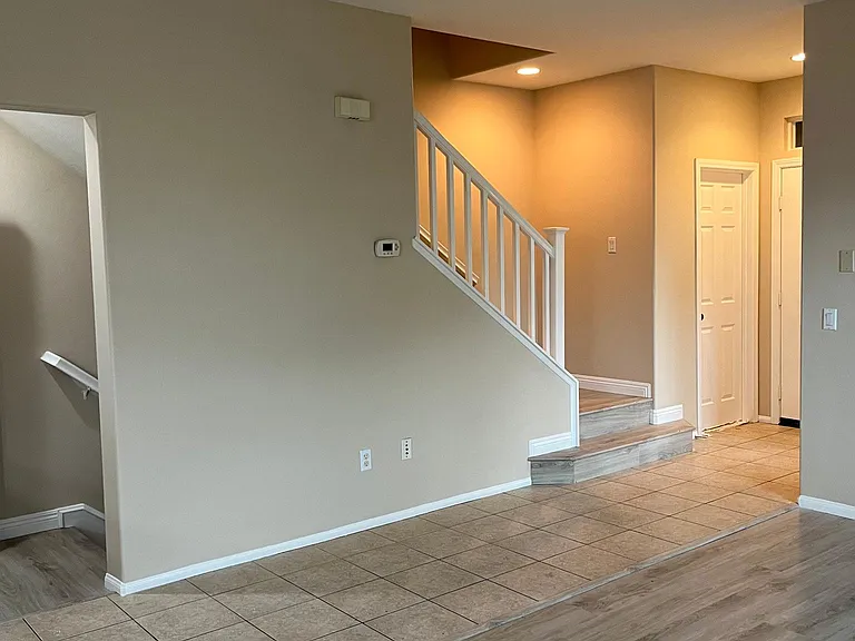 1429 Ledgestone Ln — Photo 2