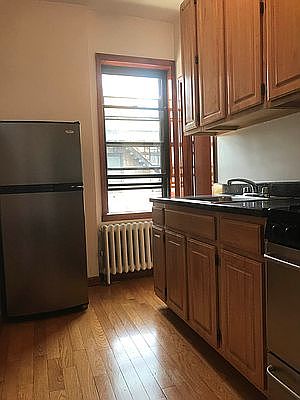 4th image of 179 E 3rd St APT 17