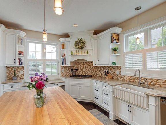 3rd image of 2364 Pine Valley Dr