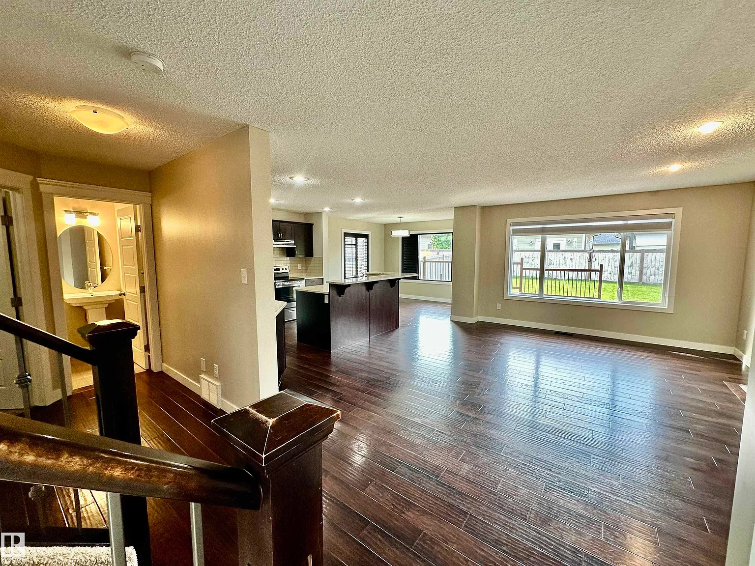 3 bed, 2.5 bath, 1911 sqft, $2,700 — Photo 3