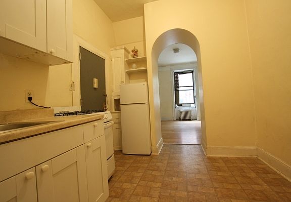 3rd image of 311 E 93rd St APT 1W