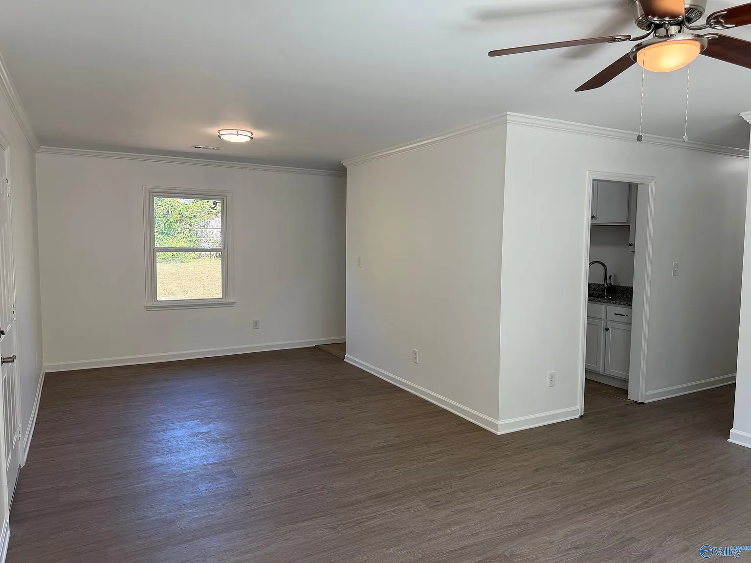 3 bed, 2.0 bath, 1141 sqft, $1,650 — Photo 2