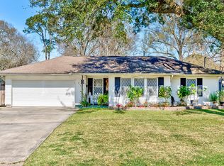 3132 Berry Ave, Groves, TX 77619