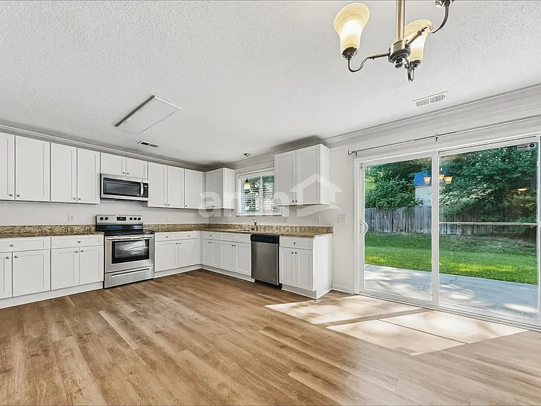 2116 Maple Tree Ct — Photo 4