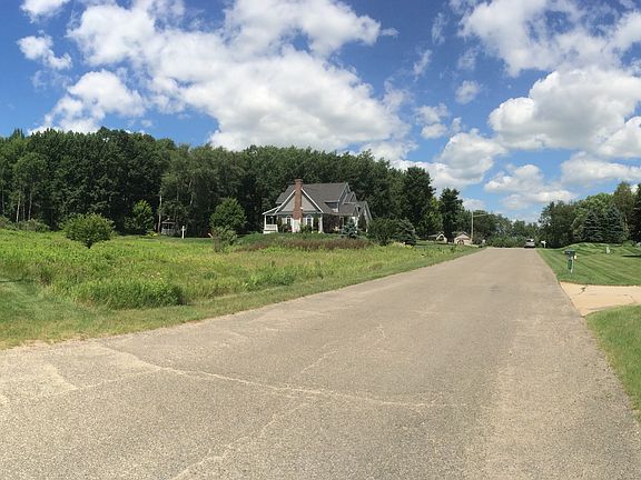 Hiawatha Meadows drive view