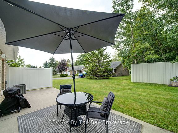 4th image of 15 Meadow Ln