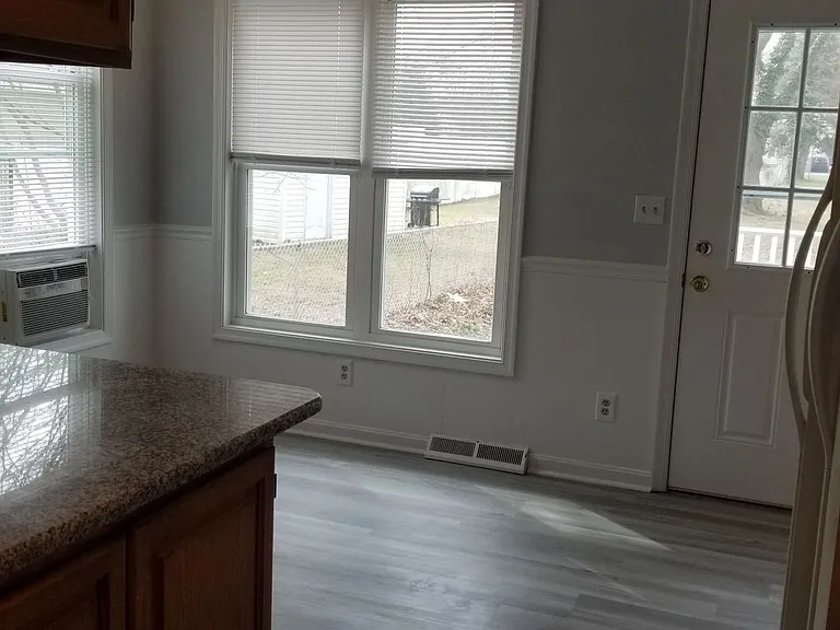 131 N Main St — Photo 10