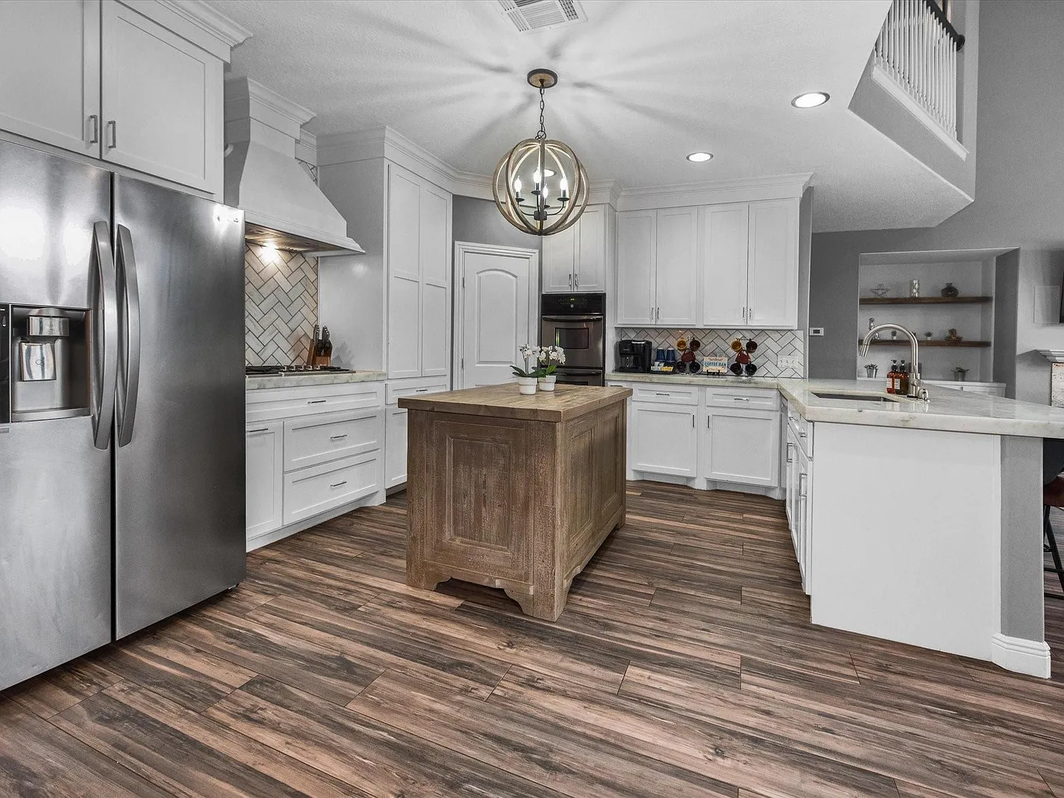 7 bed, 3.5 bath, 3702 sqft, $10,500 — Photo 4