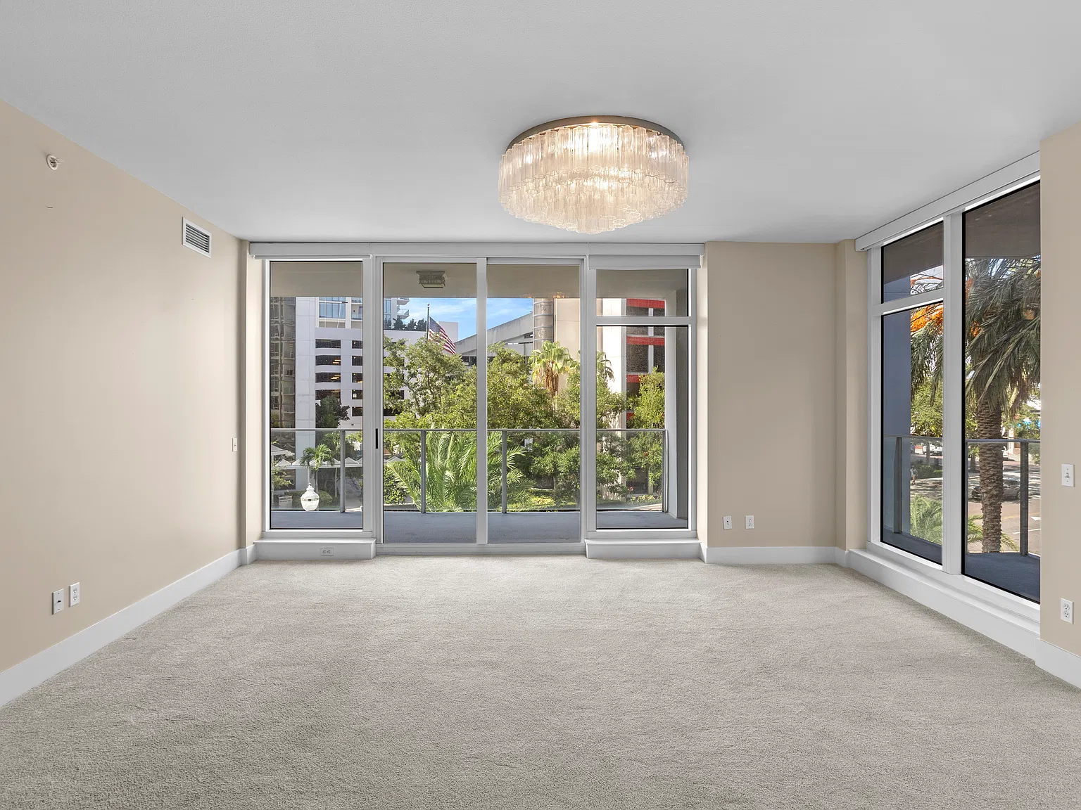 2 bed, 1370 sqft, $5,295 — Photo 3