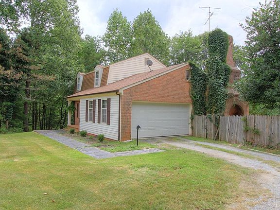 5th image of 411 Casaloma Dr