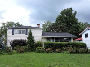827 West Dr, Sheffield Lake, OH