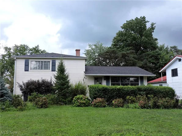 827 West Dr, Sheffield Lake, OH 44054