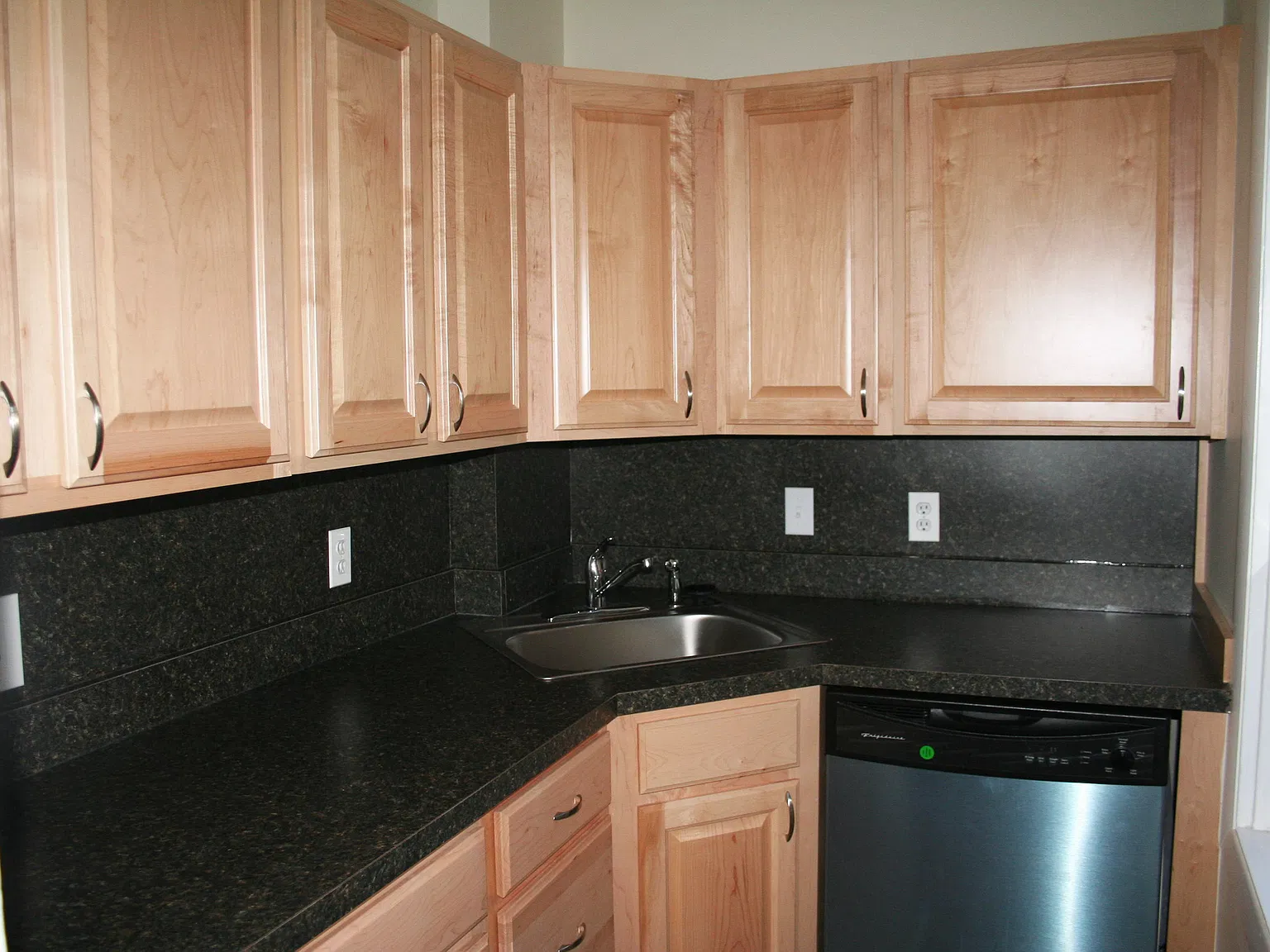 2 bed, 1100 sqft, $2,000 — Photo 2