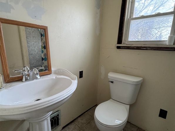 3632 Western Rd, Flint, MI 48506