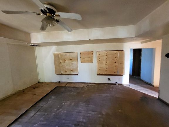 4th image of 424 W 10th St