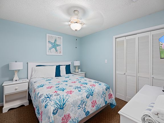 Bedroom 2 - Queen Bed