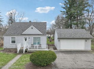 521 W Crane St, Howell, MI 48843