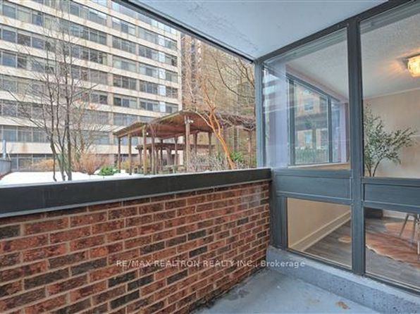 15 McMurrich St #204-C02, Toronto, ON M5R 3M6