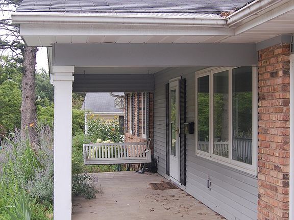 Welcome Home! Front porch swing.