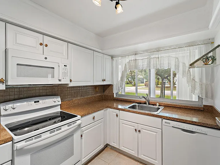 5570 Tamberlane Cir #131 — Photo 13