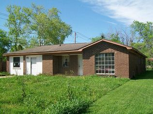 640 W Mimosa St, Angleton, TX 77515