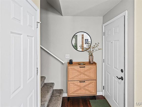 5th image of 109 N Market St