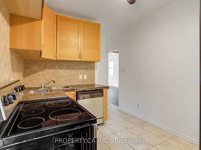 136 Ontario Ave #1 — Photo 17