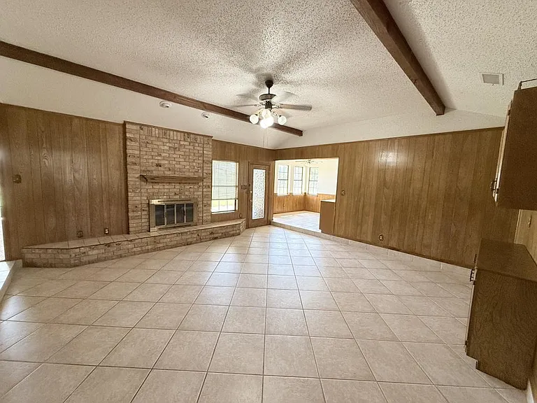 2315 E Highway 190 — Photo 5