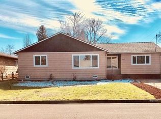 1049 Ingrid St, Medford, OR 97501