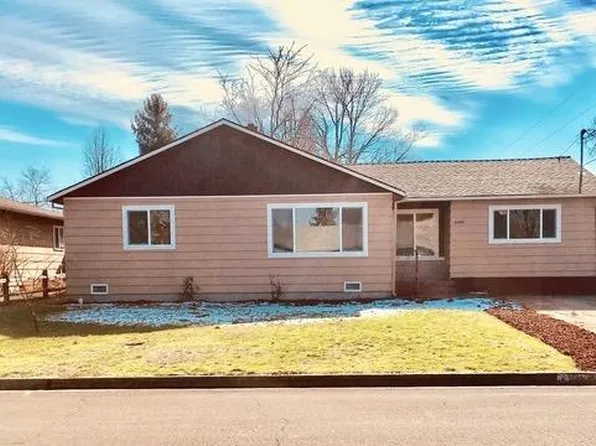 1049 Ingrid St, Medford, OR 97501