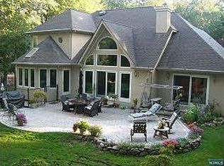 922 Hilltop Ter, Franklin Lakes, NJ 07417
