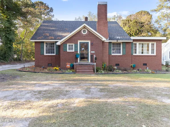 1110 W Main St, Williamston, NC 27892