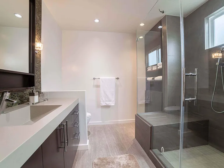 1521 Steinhart Ave — Photo 14